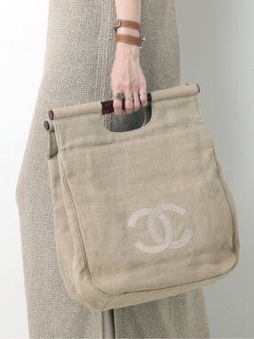 Authentic CHANEL linen natural canvas tortoise handle sac tote